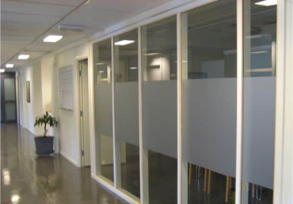 frostadfilm-korridor-foretag-sgr-service Foliering montering Gotlnd
